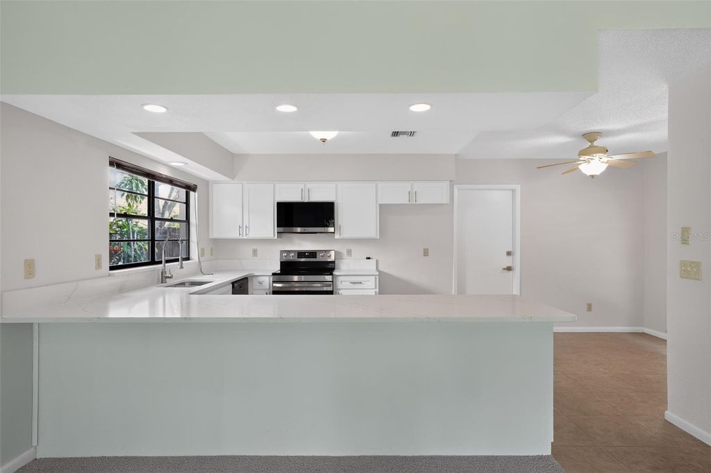 Image 8 of property listing at 4015 DELLBROOK DRIVE, Tampa, FL 33624