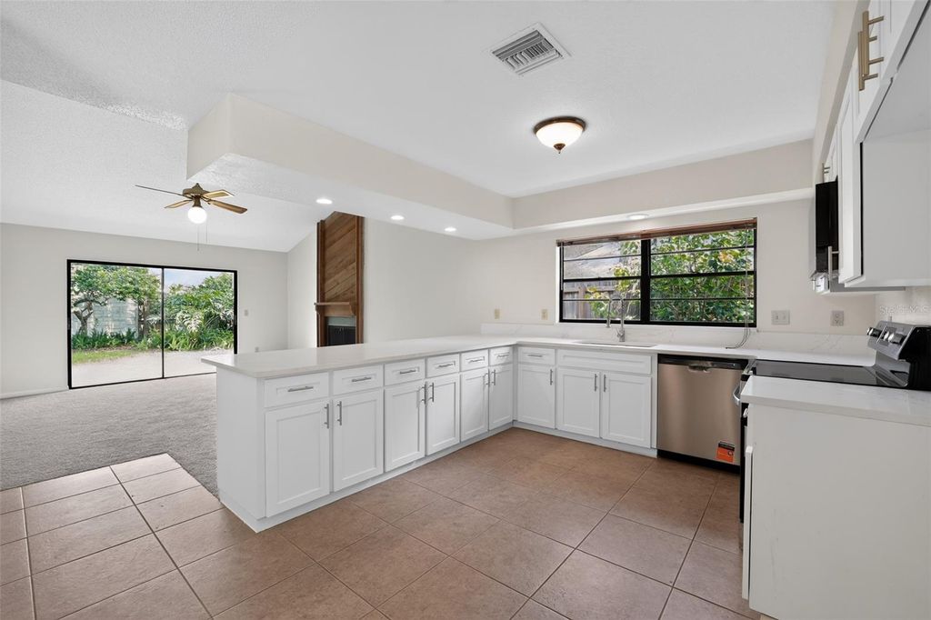 Image 10 of property listing at 4015 DELLBROOK DRIVE, Tampa, FL 33624