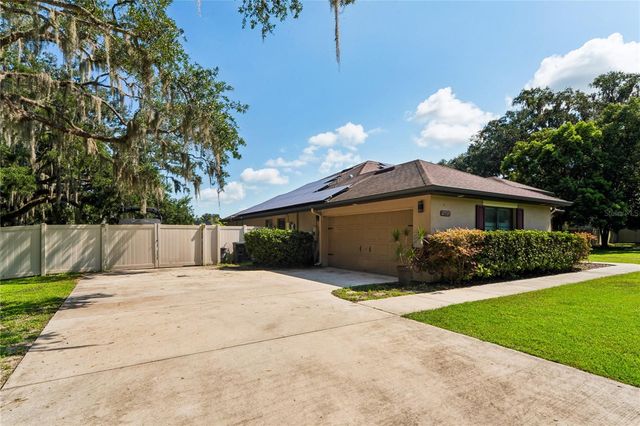27725 CENTURY OAKS COURT, Dade City, FL 33525