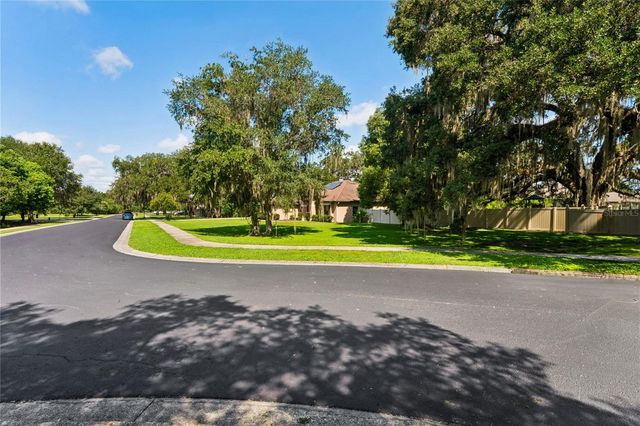 27725 CENTURY OAKS COURT, Dade City, FL 33525
