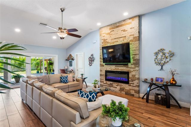 27725 CENTURY OAKS COURT, Dade City, FL 33525