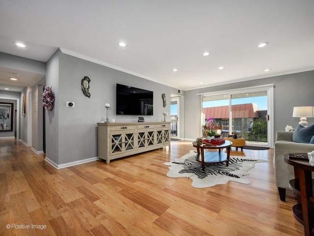 4901 Golf Road 407, Skokie, IL 60077