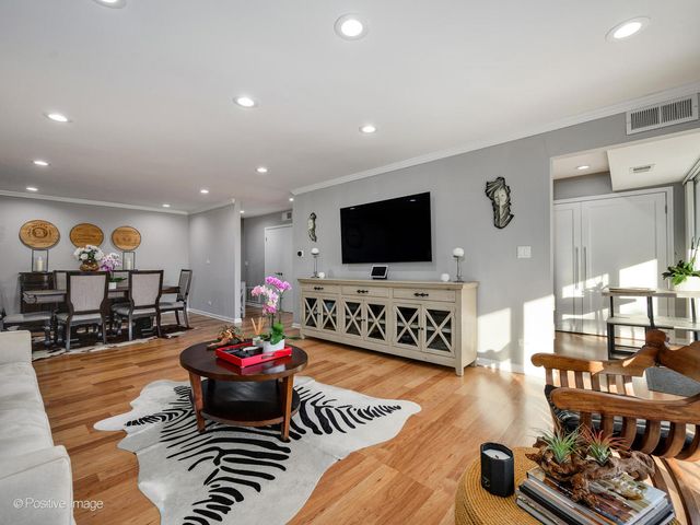 4901 Golf Road 407, Skokie, IL 60077