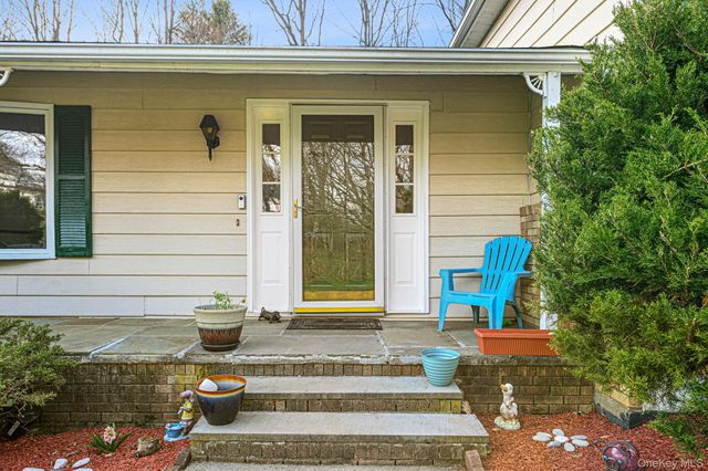 77 Hill Street, Mahopac, NY 10541