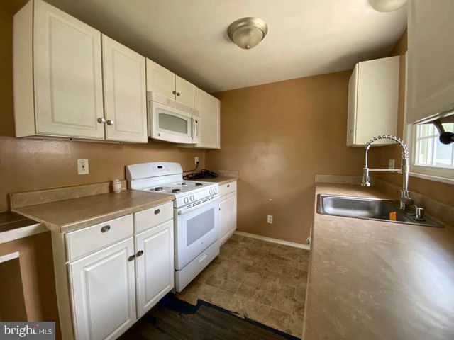 92 ELMER ST, Franklinville, NJ 08322