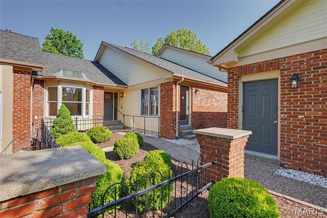 14015 Baywood Villages Drive, Chesterfield, MO 63017