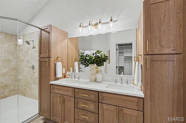 14015 Baywood Villages Drive, Chesterfield, MO 63017