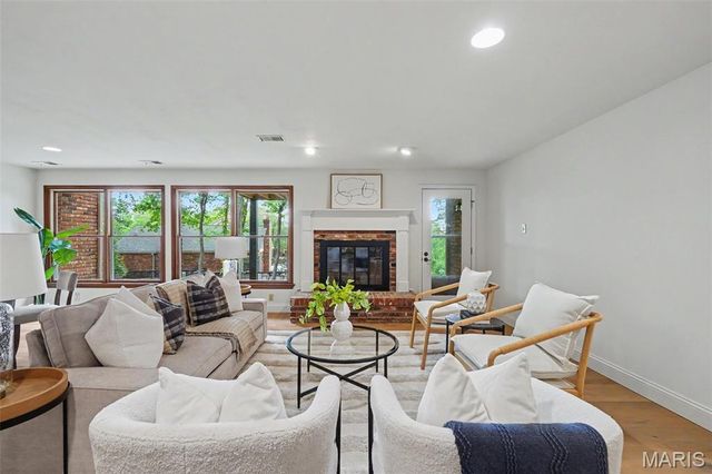 14015 Baywood Villages Drive, Chesterfield, MO 63017