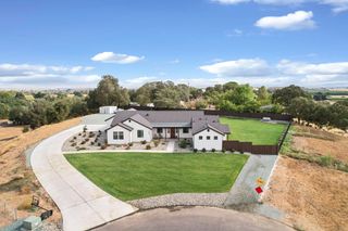 19007 E Sierra View Ct, Clements, CA 95227