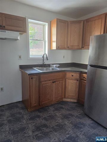 16 Glen Road, Rutherford, NJ 07070