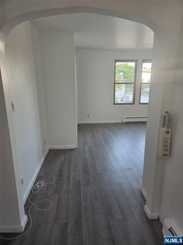 16 Glen Road, Rutherford, NJ 07070