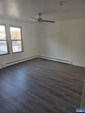 16 Glen Road, Rutherford, NJ 07070