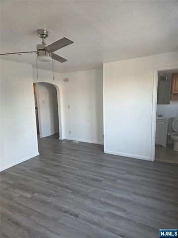 16 Glen Road, Rutherford, NJ 07070