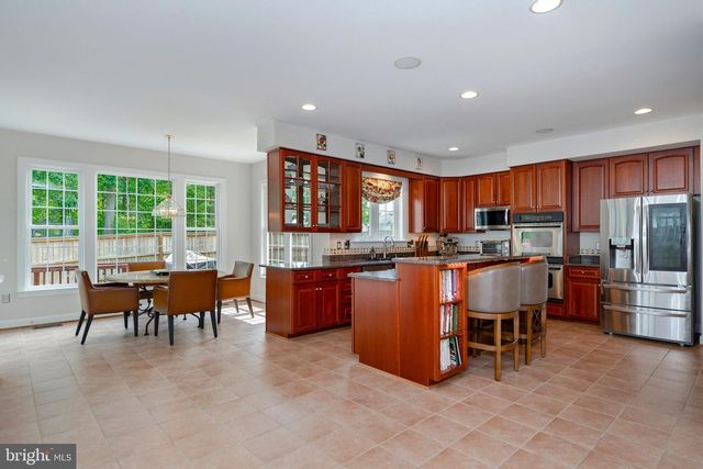 3364 LOGSTONE DR, Triangle, VA 22172