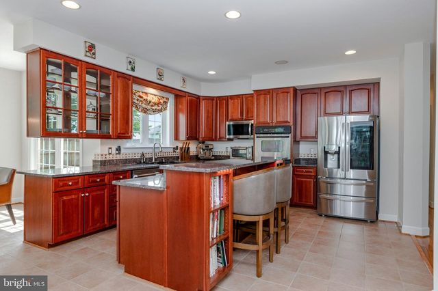 3364 LOGSTONE DR, Triangle, VA 22172