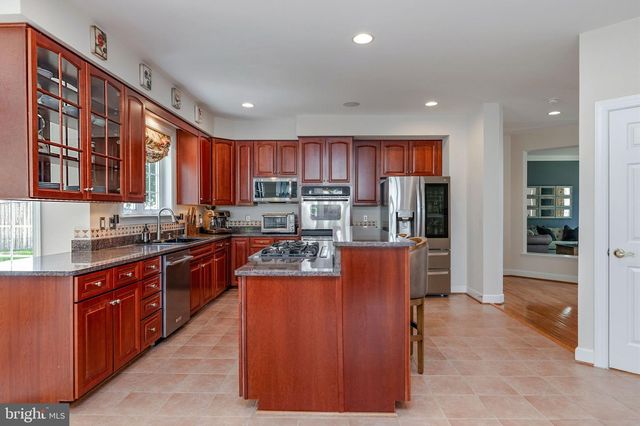 3364 LOGSTONE DR, Triangle, VA 22172