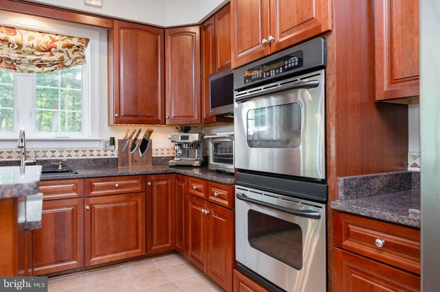 3364 LOGSTONE DR, Triangle, VA 22172