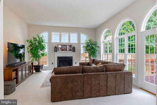 3364 LOGSTONE DR, Triangle, VA 22172