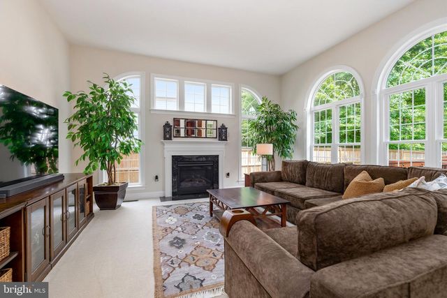 3364 LOGSTONE DR, Triangle, VA 22172