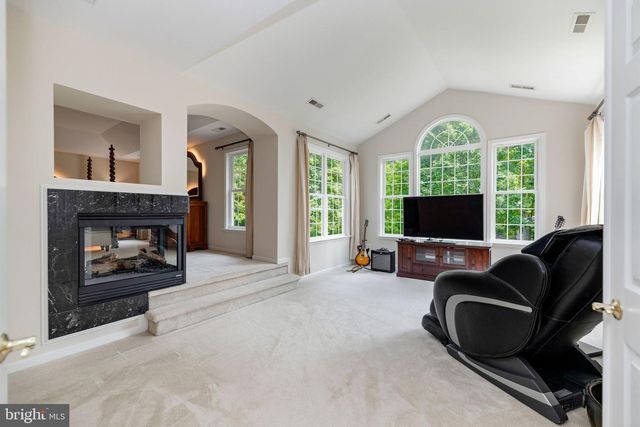 3364 LOGSTONE DR, Triangle, VA 22172