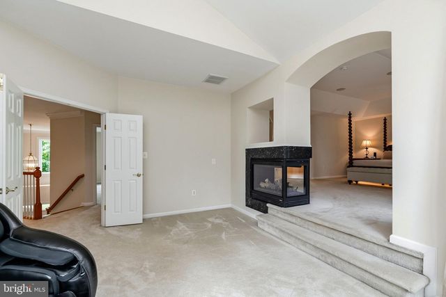 3364 LOGSTONE DR, Triangle, VA 22172