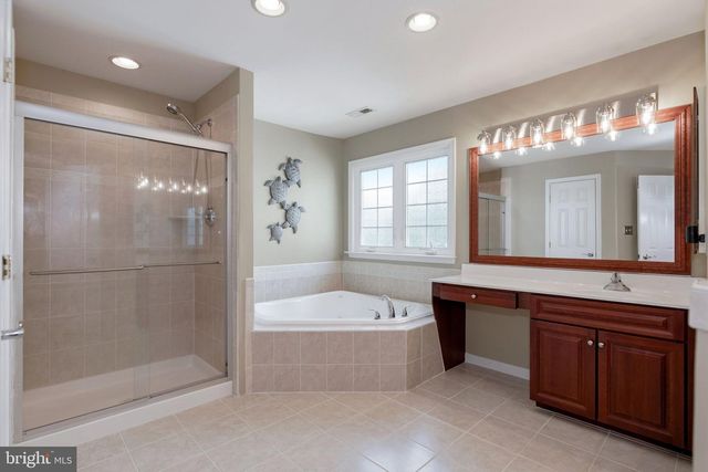 3364 LOGSTONE DR, Triangle, VA 22172
