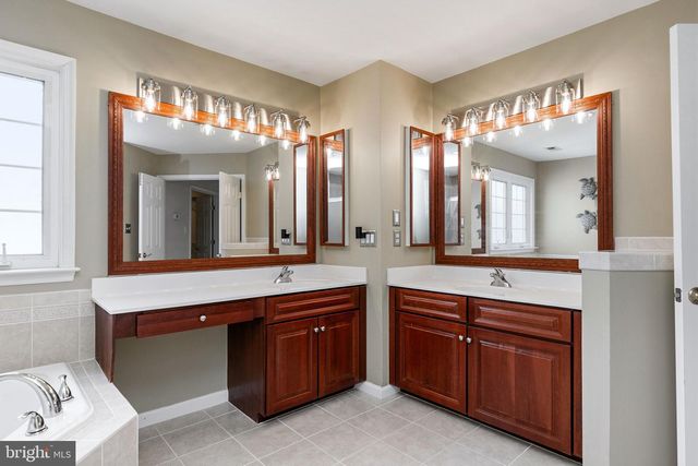 3364 LOGSTONE DR, Triangle, VA 22172