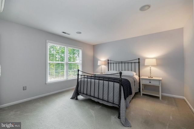 3364 LOGSTONE DR, Triangle, VA 22172