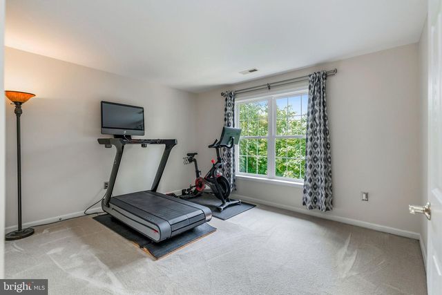 3364 LOGSTONE DR, Triangle, VA 22172