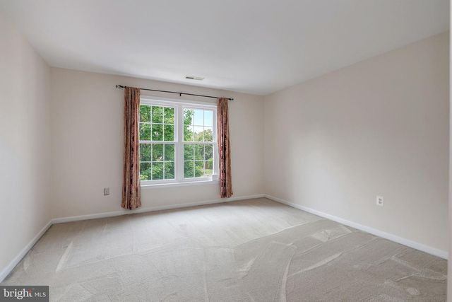 3364 LOGSTONE DR, Triangle, VA 22172
