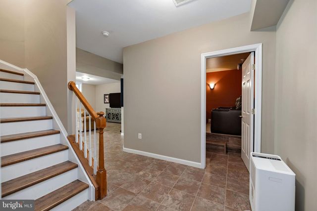 3364 LOGSTONE DR, Triangle, VA 22172