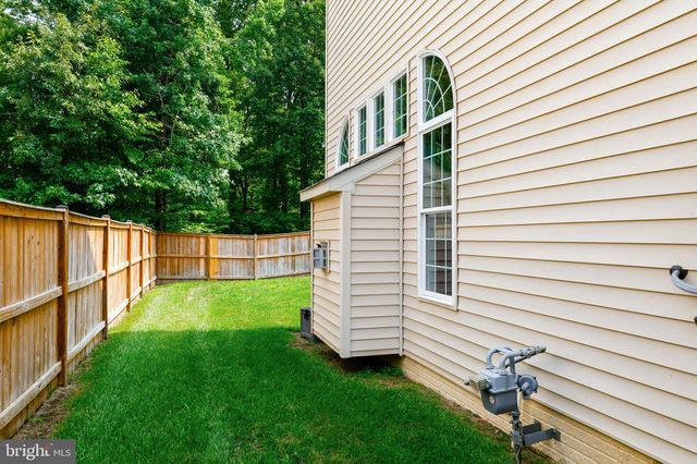 3364 LOGSTONE DR, Triangle, VA 22172