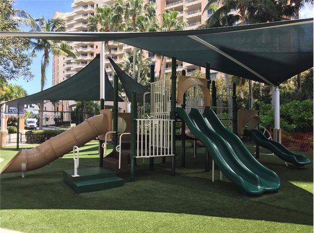 703 Crandon Blvd PH-3, Key Biscayne, FL 33149