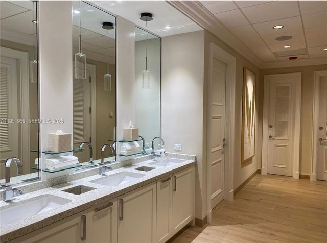 703 Crandon Blvd PH-3, Key Biscayne, FL 33149