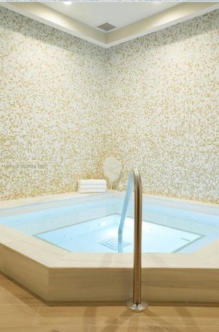 703 Crandon Blvd PH-3, Key Biscayne, FL 33149