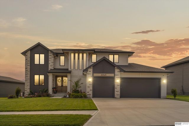 20545 Hartman Avenue, Elkhorn, NE 68022