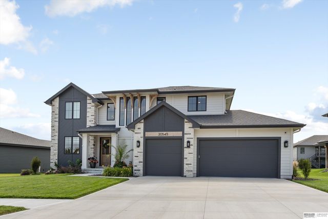 20545 Hartman Avenue, Elkhorn, NE 68022