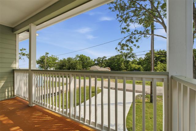 733 S Carroll Street, La Porte, TX 77571