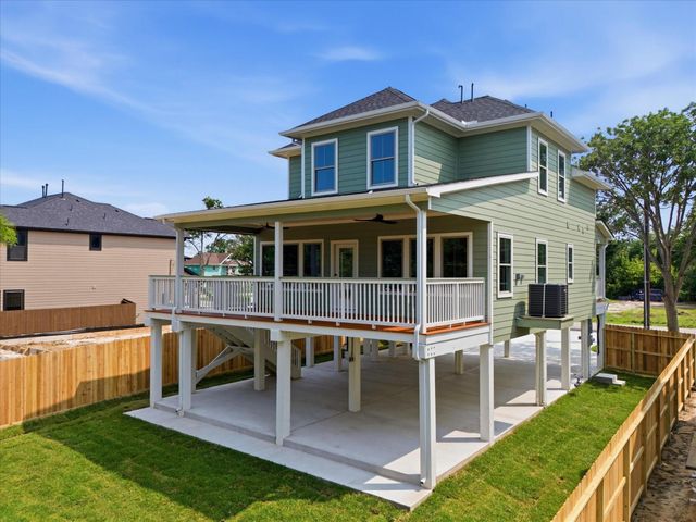 733 S Carroll Street, La Porte, TX 77571