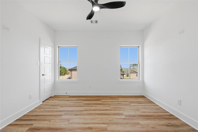 733 S Carroll Street, La Porte, TX 77571