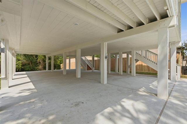733 S Carroll Street, La Porte, TX 77571