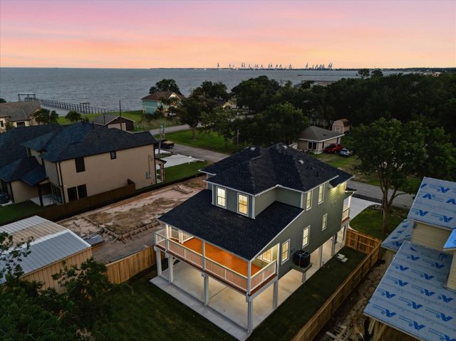 733 S Carroll Street, La Porte, TX 77571