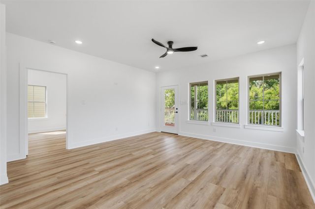 733 S Carroll Street, La Porte, TX 77571