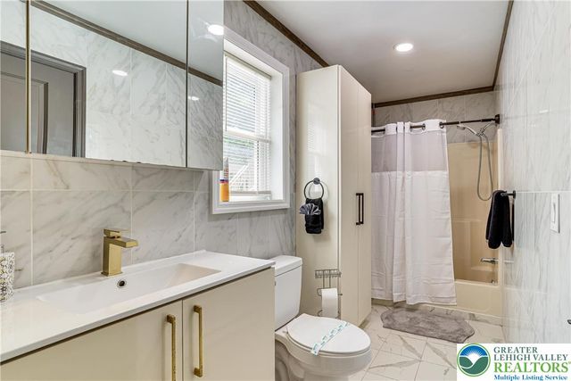 7901 Sleepy Hollow Drive, Coolbaugh Twp, PA 18466