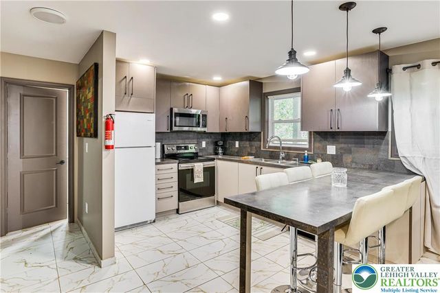 7901 Sleepy Hollow Drive, Coolbaugh Twp, PA 18466