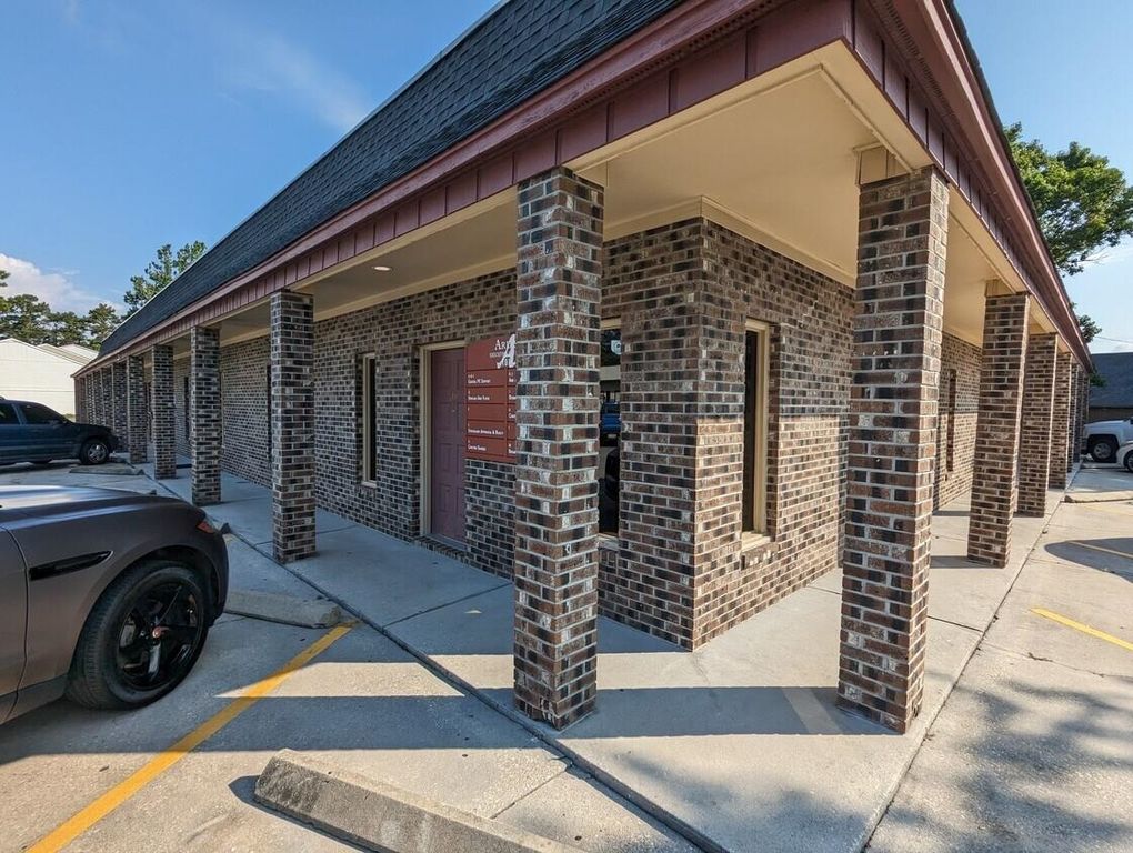 1010 5th Ave N Ste 106, Surfside Beach, SC 29575 — exterior