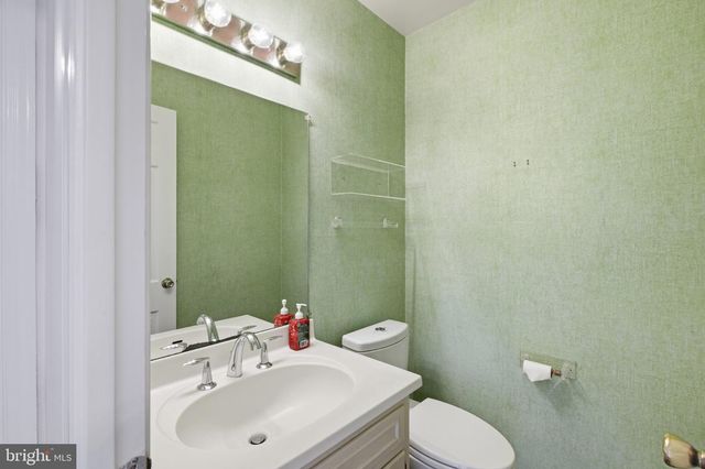 6460 32ND ST NW, Washington, DC 20015