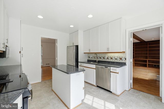 6460 32ND ST NW, Washington, DC 20015