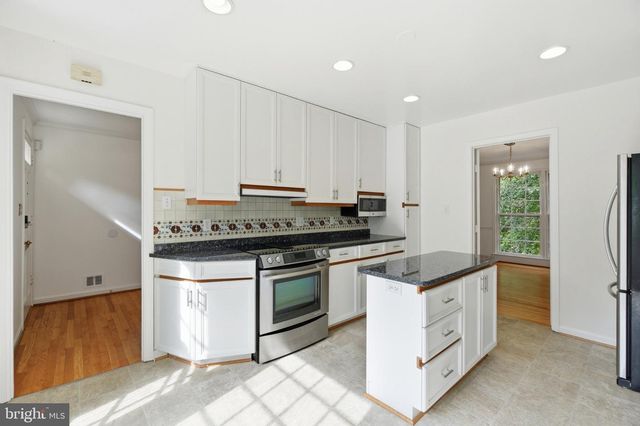 6460 32ND ST NW, Washington, DC 20015
