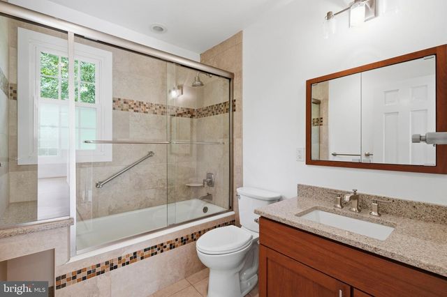 6460 32ND ST NW, Washington, DC 20015